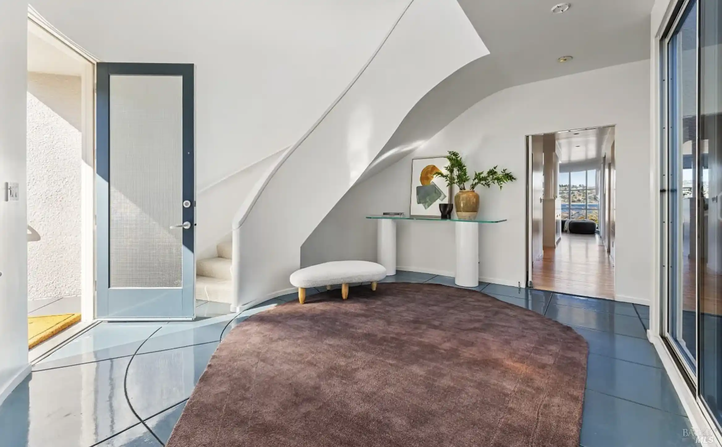 Contemporary Residence With Sweeping Views Across The Bay – image 7